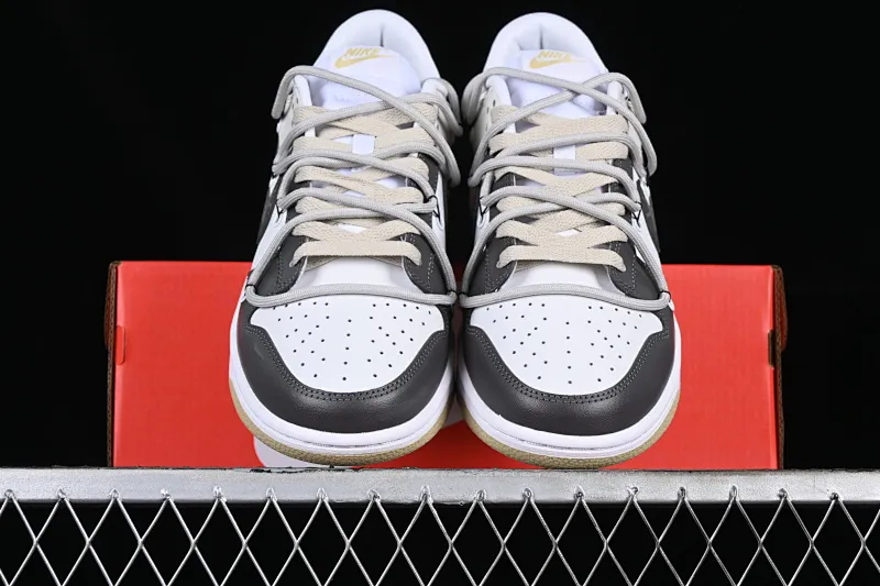 All Categories Nk SB Dunk Series Nk SB Dunk Low Low-top sneakers Nk Dunk Low "Team Gold" Official custom-cracked SB strap low-top casual sneakers DV0833-100